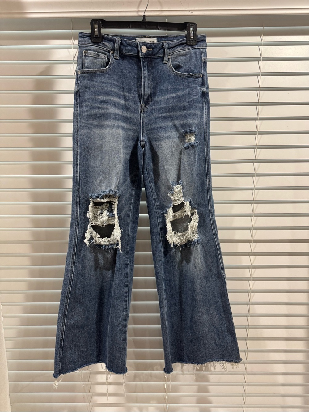 Frayed Knee Distressed Wide-Leg Jeans - Blue